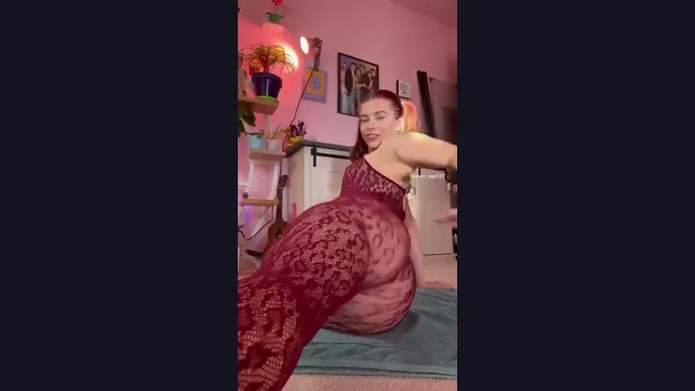 queen_egirl27 on a new video riding a big dick