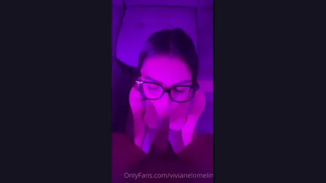 Vivianelomelin recibiendo semen en la cara